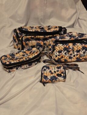 Quilted Palm Tree Cosmetic Set in Peach & Navy